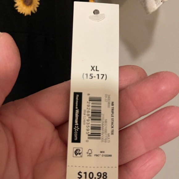 Cute top - Picture 3 of 3